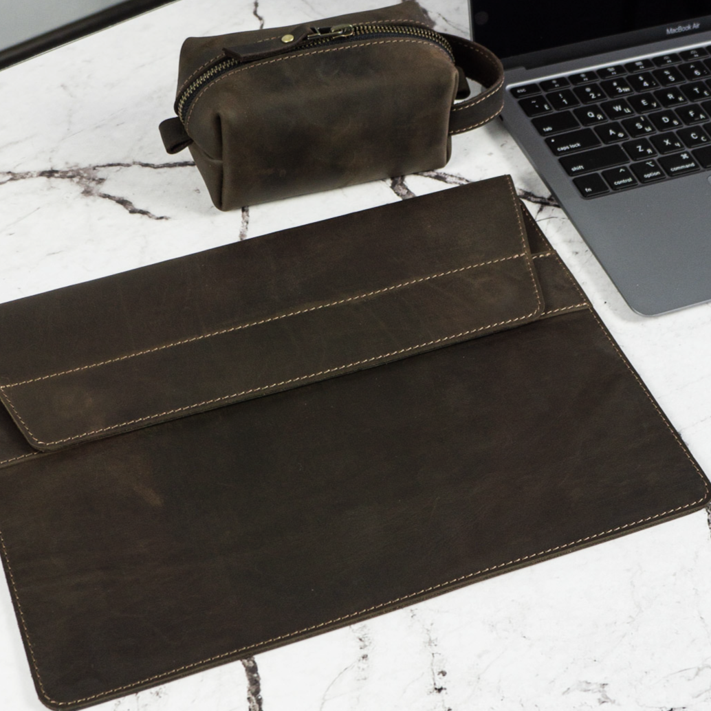 Leather MacBook Series Case Dominic - Navy