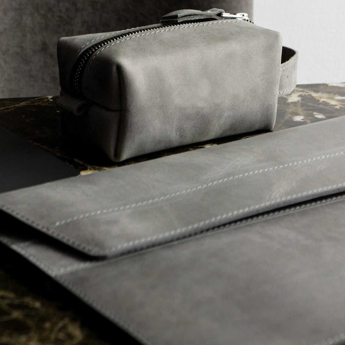 Leather MacBook Series Case Dominic - Navy