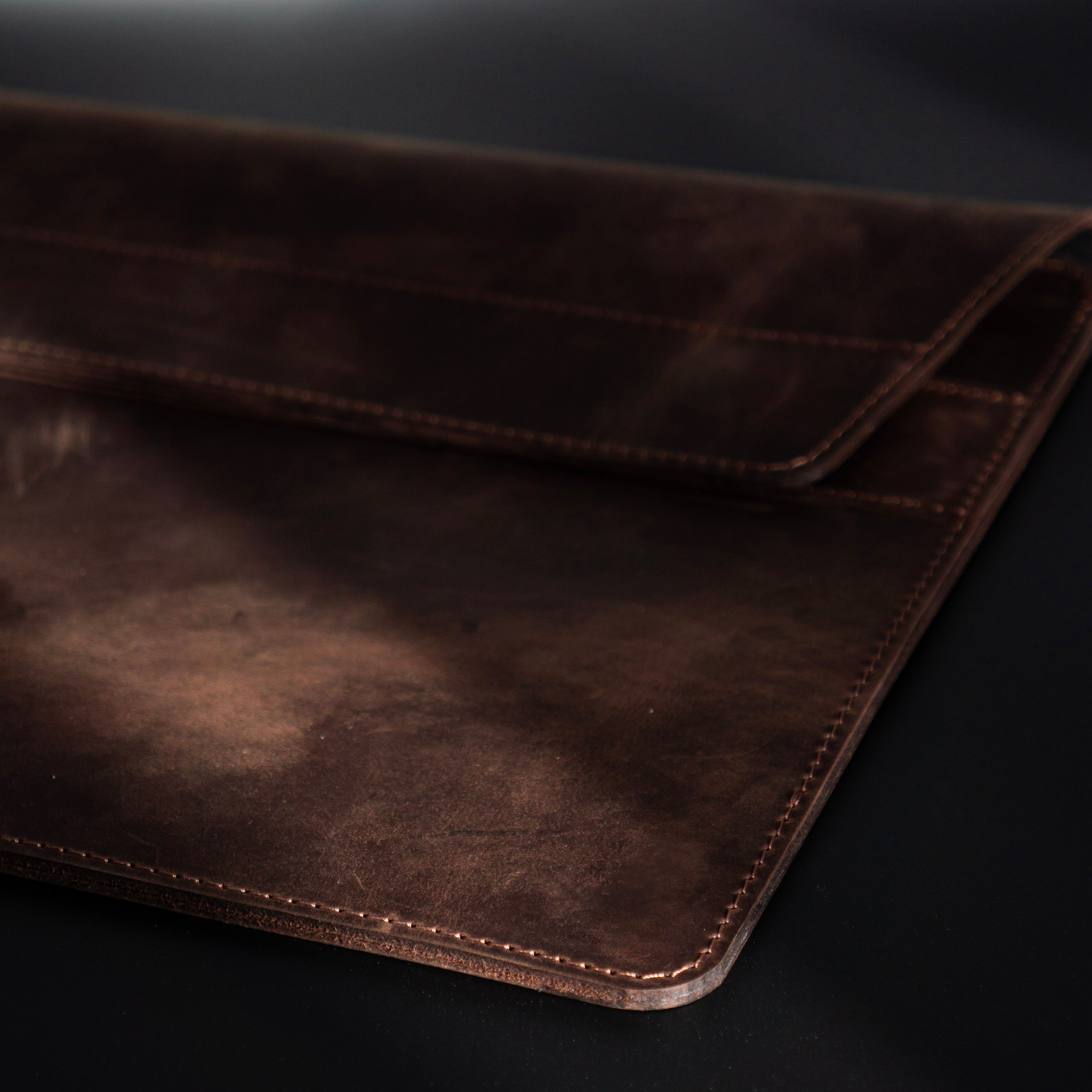 Leather MacBook Series Case Dominic - Navy