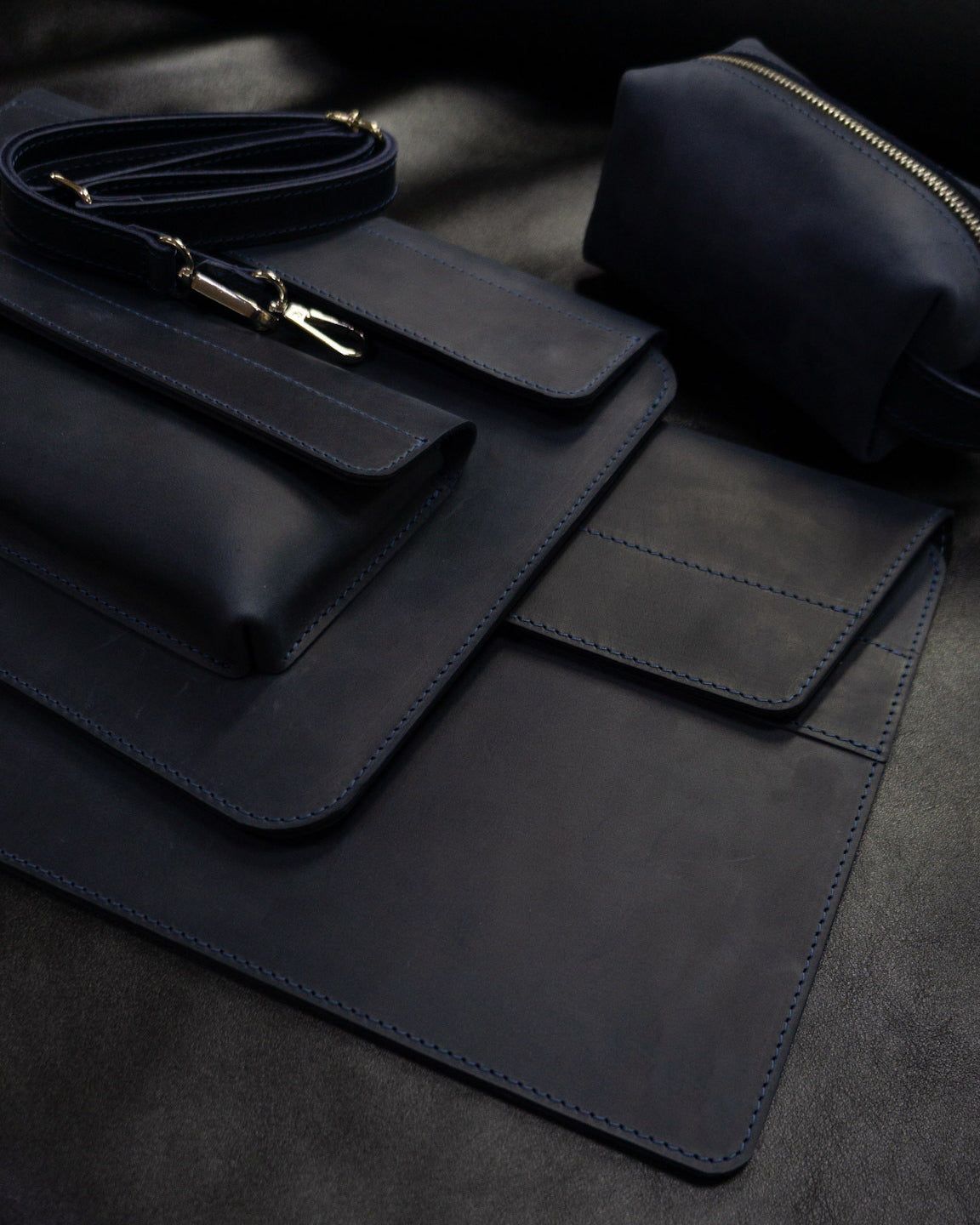 Leather MacBook Series Bag Karra - Navy