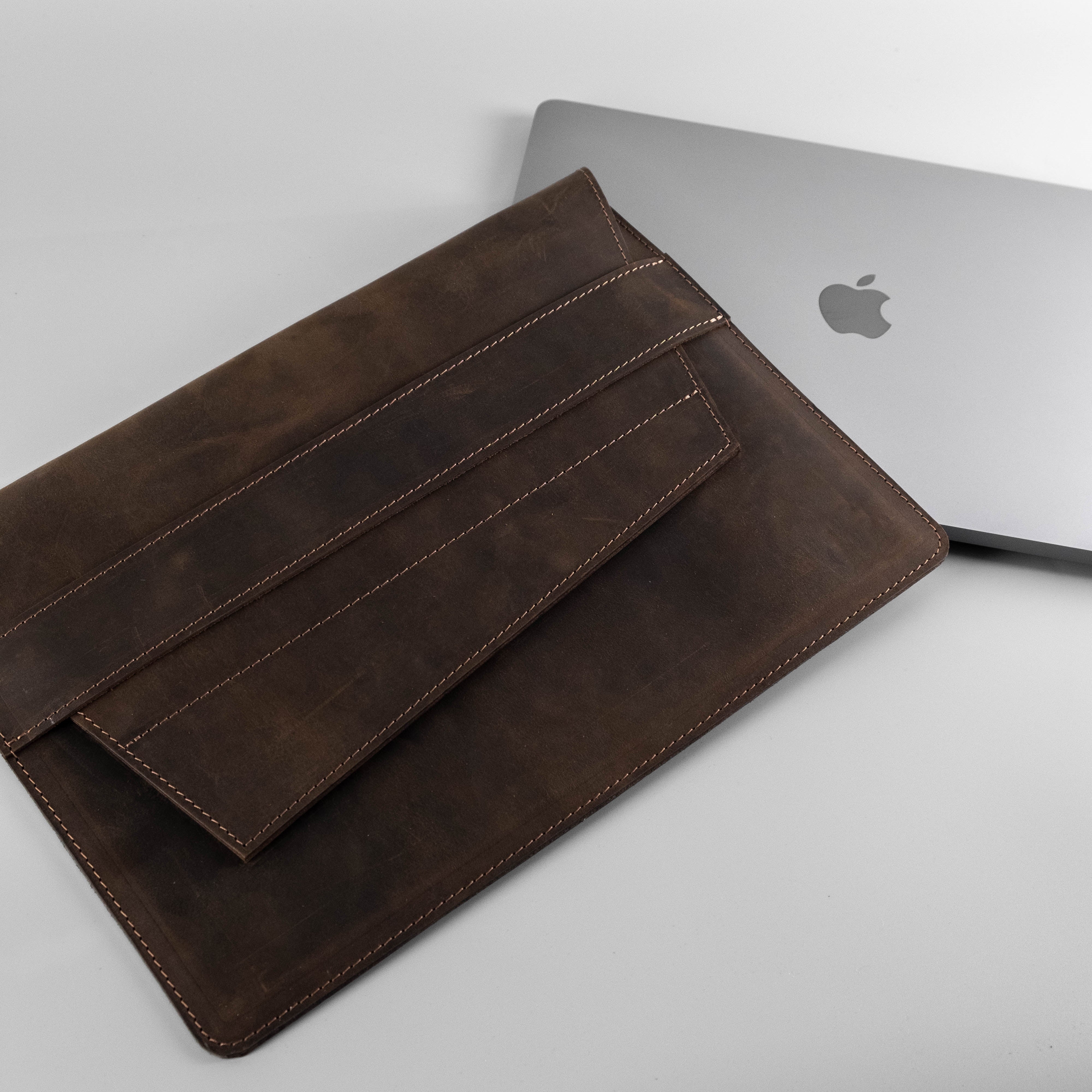 Leather MacBook Series Sleeve Little Italy - Navy
