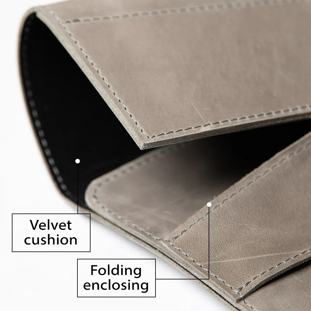Leather MacBook Series Sleeve Little Italy - Navy