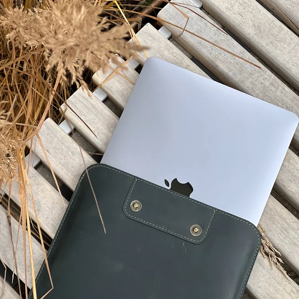 Leather MacBook Series Case Iron Age - Dark Green